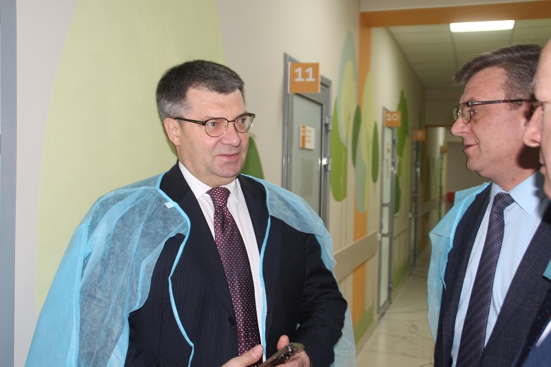 Мураховский показал детскую больницу, где раньше выпадали рамы #Омск #Общество #Сегодня