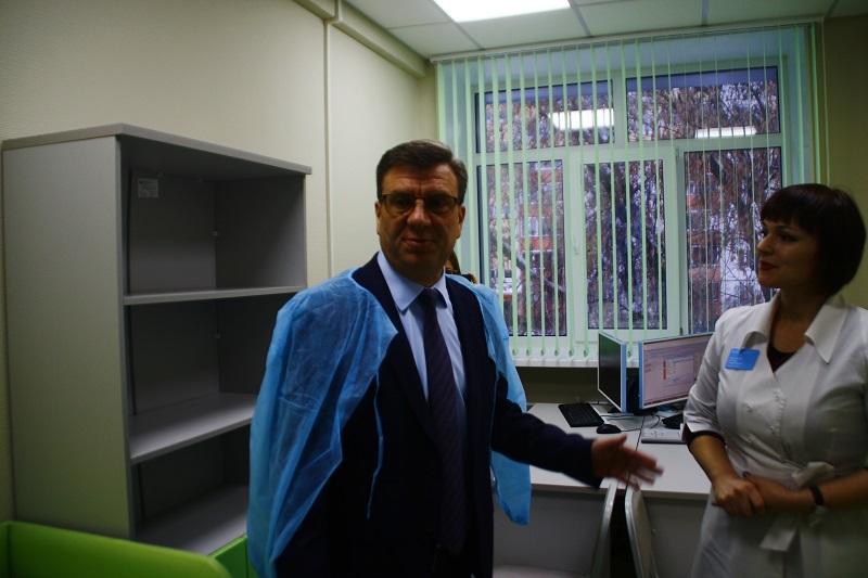 Мураховский показал детскую больницу, где раньше выпадали рамы #Омск #Общество #Сегодня Мураховский показал детскую больницу, где раньше выпадали рамы #Омск #Общество #Сегодня
