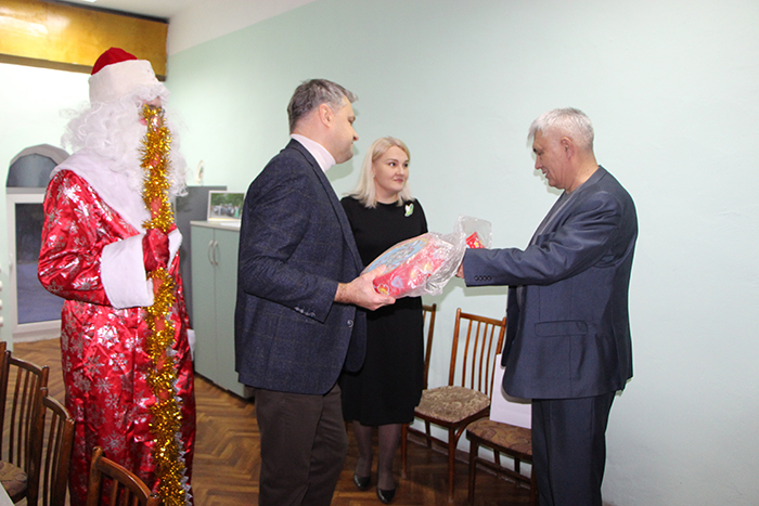 «Омсктрансмаш» поздравил семьи добровольцев с Новым годом #Новости #Общество #Омск