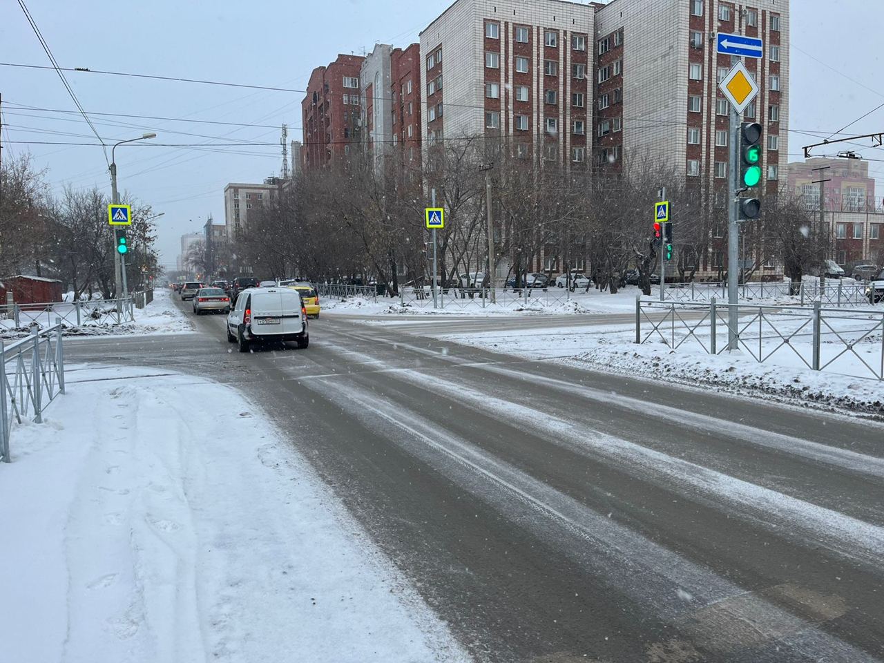 На аварийном перекрестке в центре Омска появился светофор #Новости #Общество #Омск