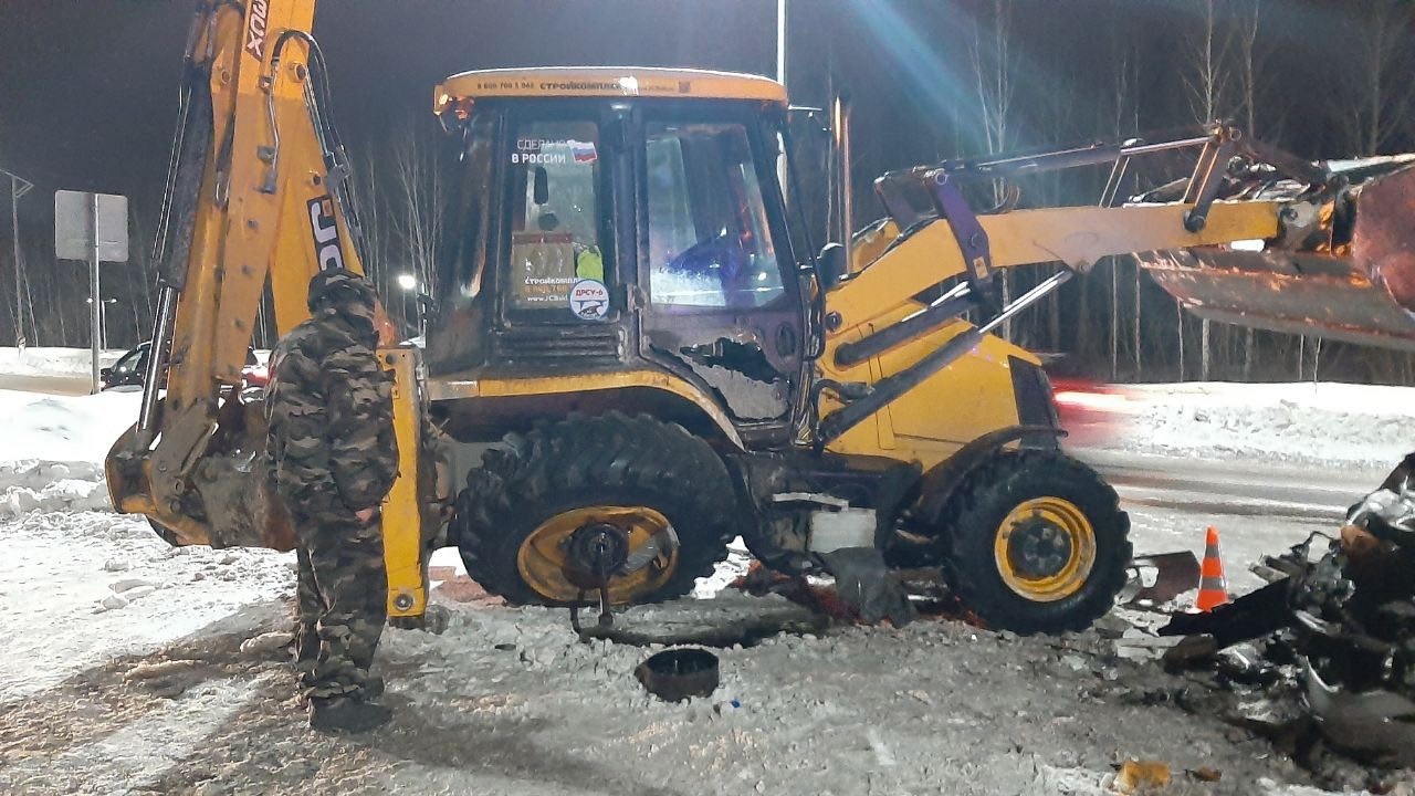 Двое омичей погибли в ДТП с автогрейдером в Тобольске #Омск #Общество #Сегодня Двое омичей погибли в ДТП с автогрейдером в Тобольске #Омск #Общество #Сегодня