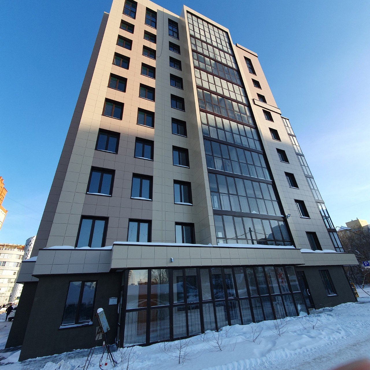 В центре Омска построили 10-этажный дом, где есть 5-комнатные квартиры #Омск #Общество #Сегодня