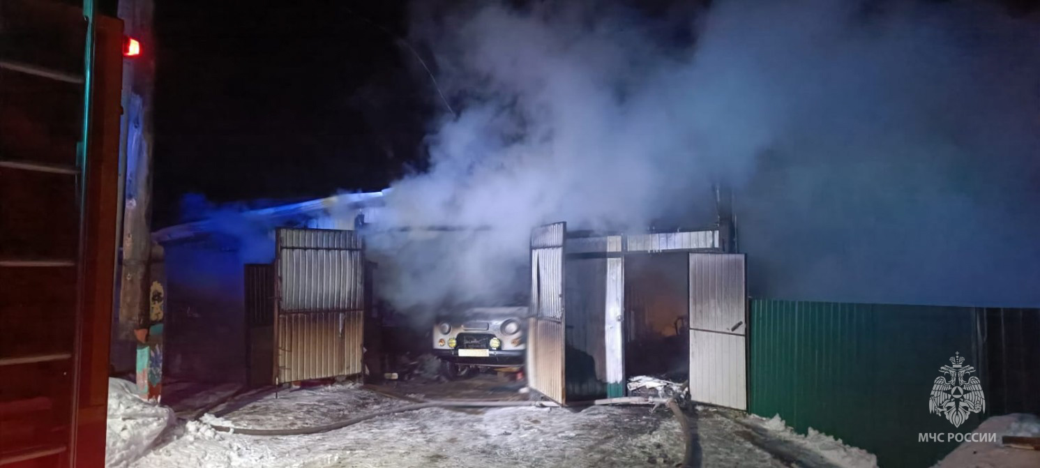 В Омской области сгорели дом, баня и автомобили #Новости #Общество #Омск В Омской области сгорели дом, баня и автомобили #Новости #Общество #Омск