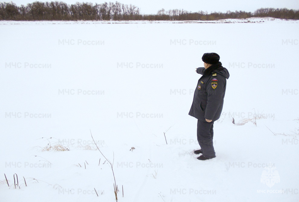 Жители деревни в Омской области проложили себе опасную тропу по льду #Новости #Общество #Омск