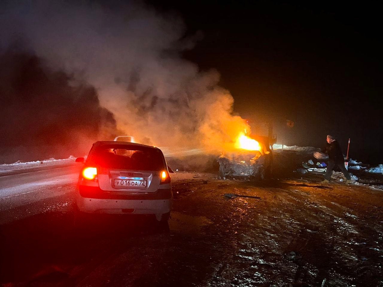 Трасса Тюмень – Омск частично перекрыта: загорелась машина с младенцем внутри #Омск #Общество #Сегодня