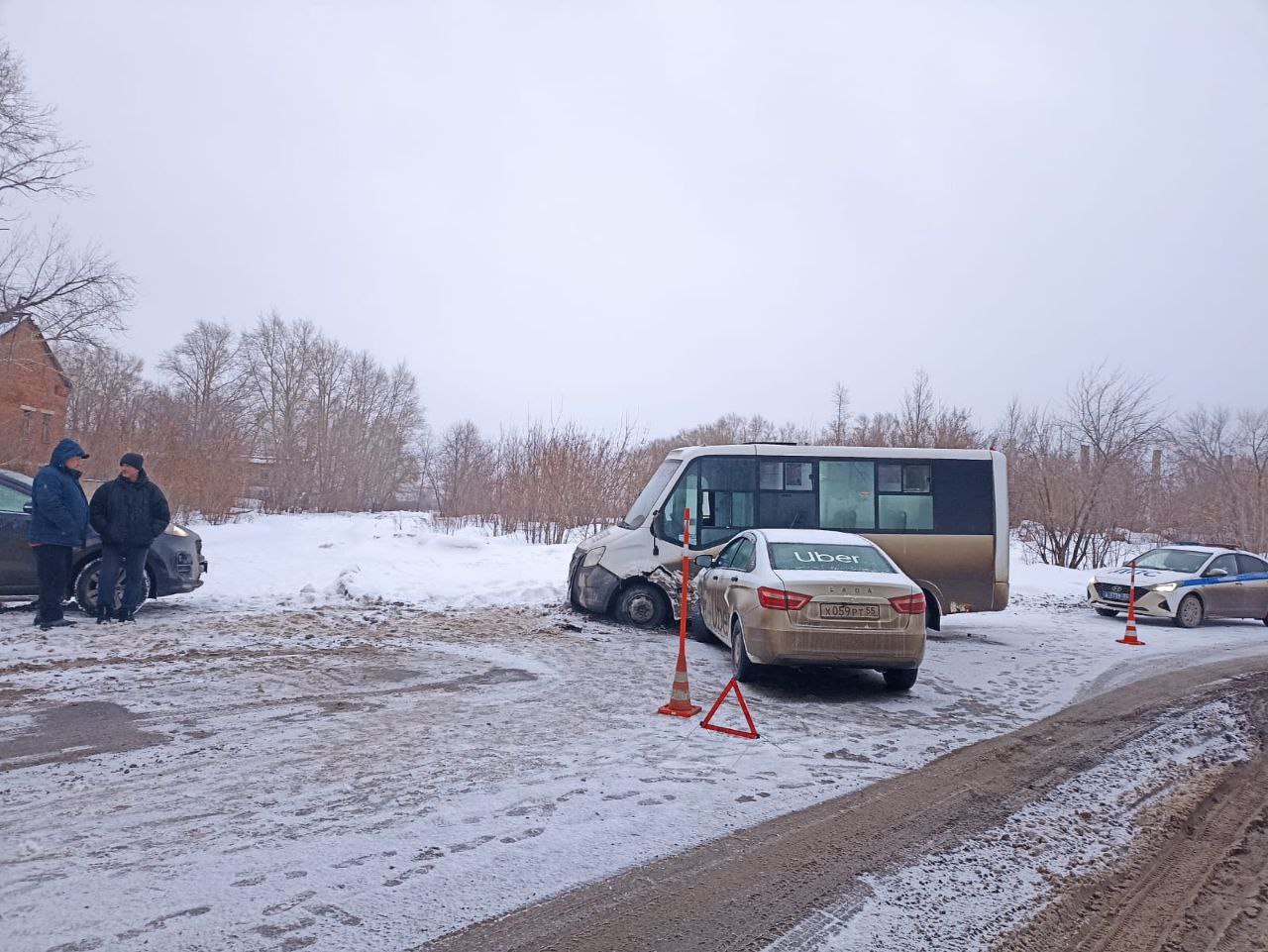 Такси въехало в маршрутку в Омске: есть пострадавшие #Омск #Общество #Сегодня