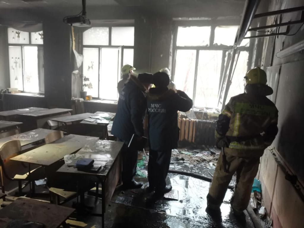 Дети были в спортзале: стали известны подробности пожара в омской школе #Новости #Общество #Омск Дети были в спортзале: стали известны подробности пожара в омской школе #Новости #Общество #Омск