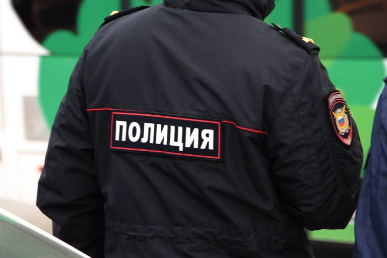В Омской области полицейский выстрелил в коллегу из табельного пистолета #Новости #Общество #Омск