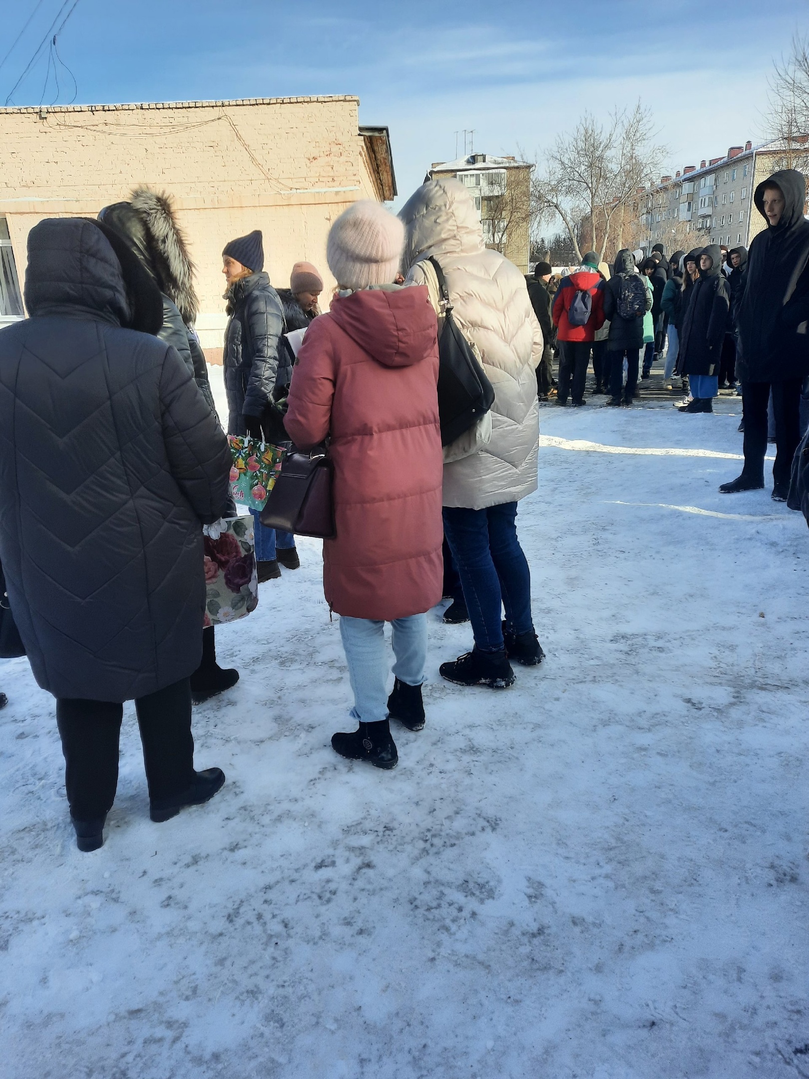 Два омских коллежда эвакуировали из-за сообщений о минировании #Новости #Общество #Омск Два омских коллежда эвакуировали из-за сообщений о минировании #Новости #Общество #Омск