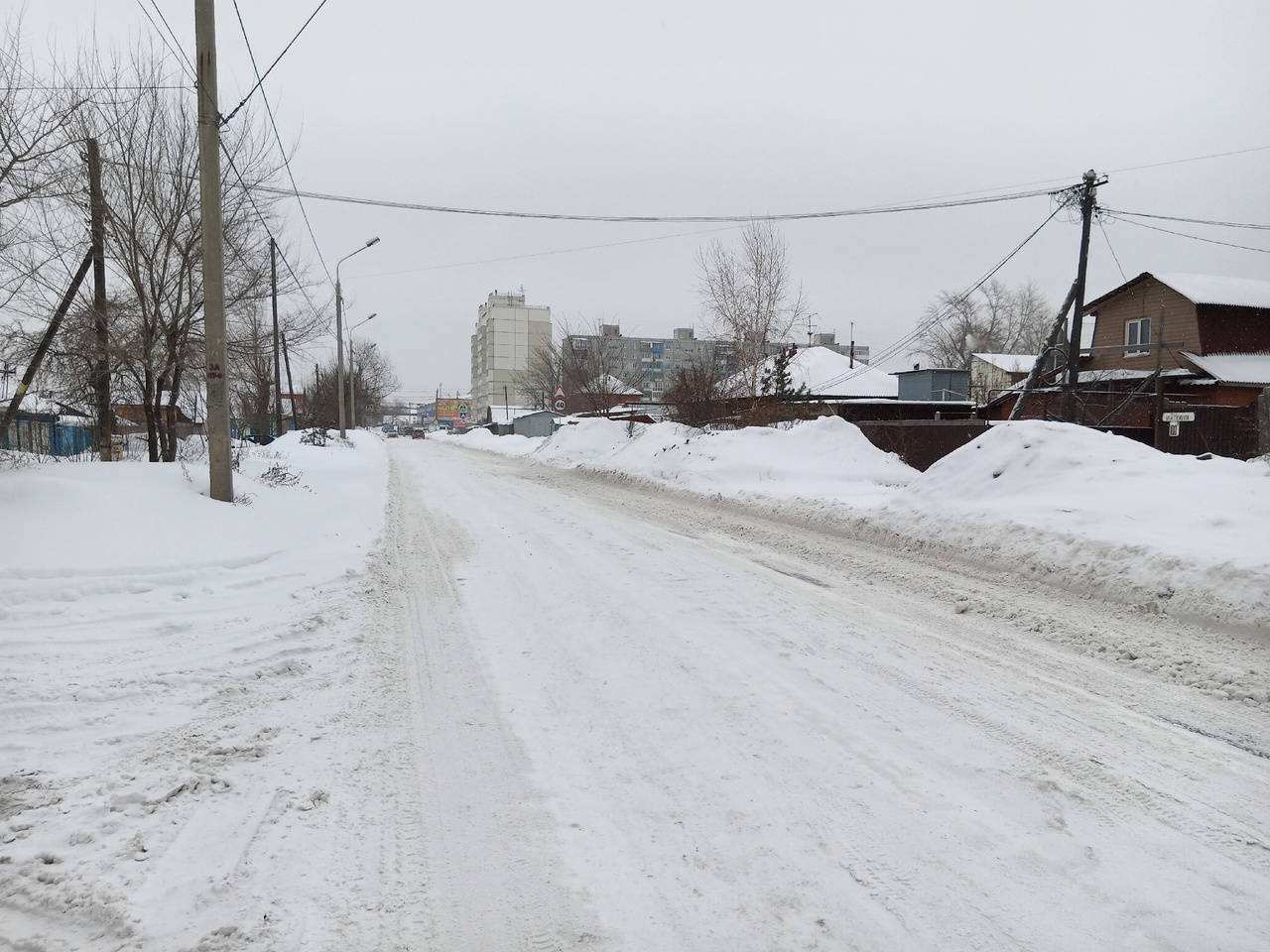 Омичи пожаловались на кучи невывезенного снега #Омск #Общество #Сегодня