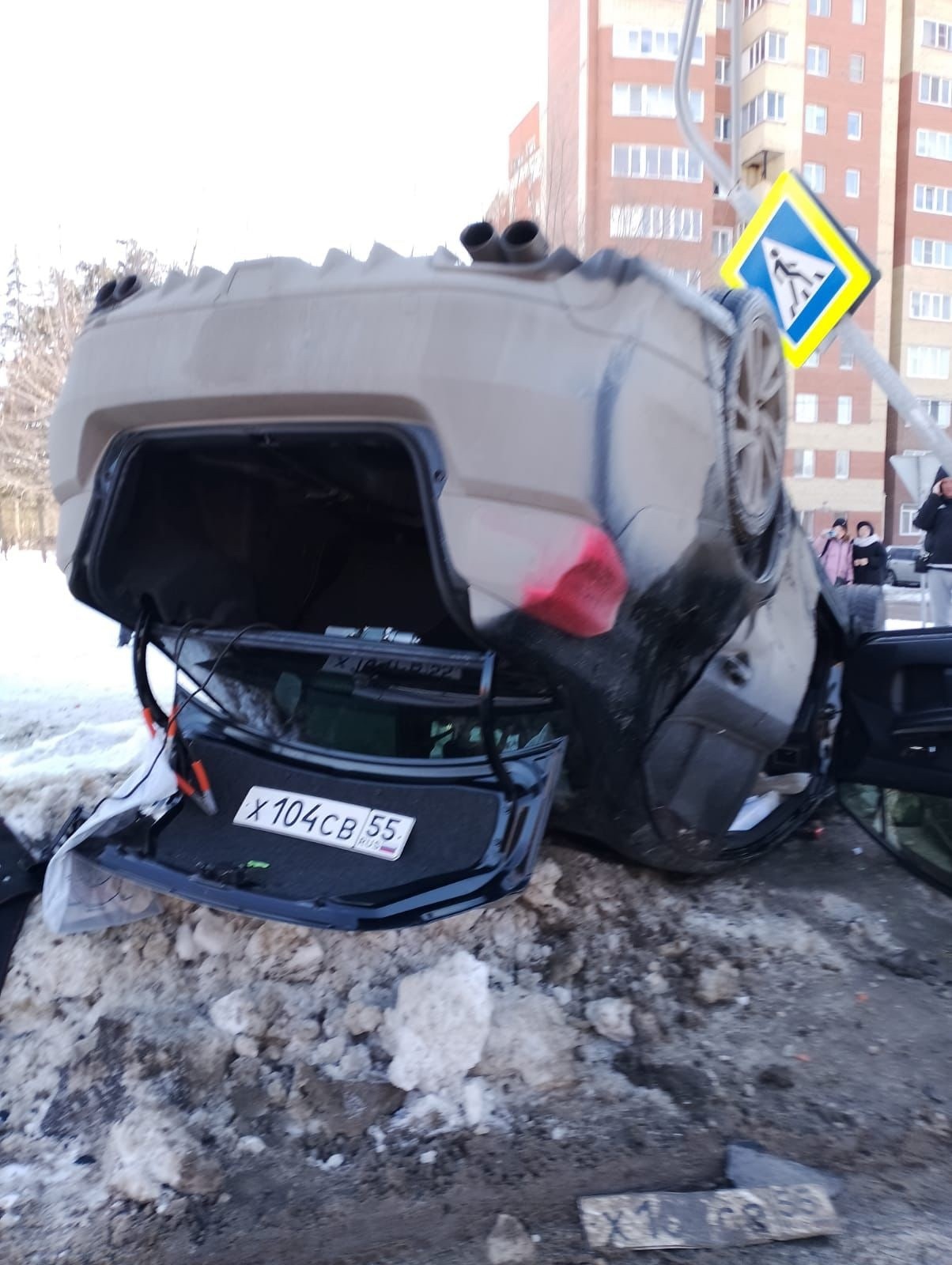 В Омске иномарка оказалась на тротуаре вверх колесами #Новости #Общество #Омск В Омске иномарка оказалась на тротуаре вверх колесами #Новости #Общество #Омск