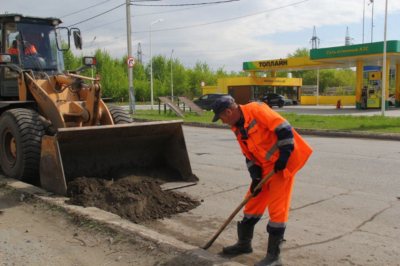 С омских улиц вывезли 12 тонн пыли и грязи #Омск #Общество #Сегодня