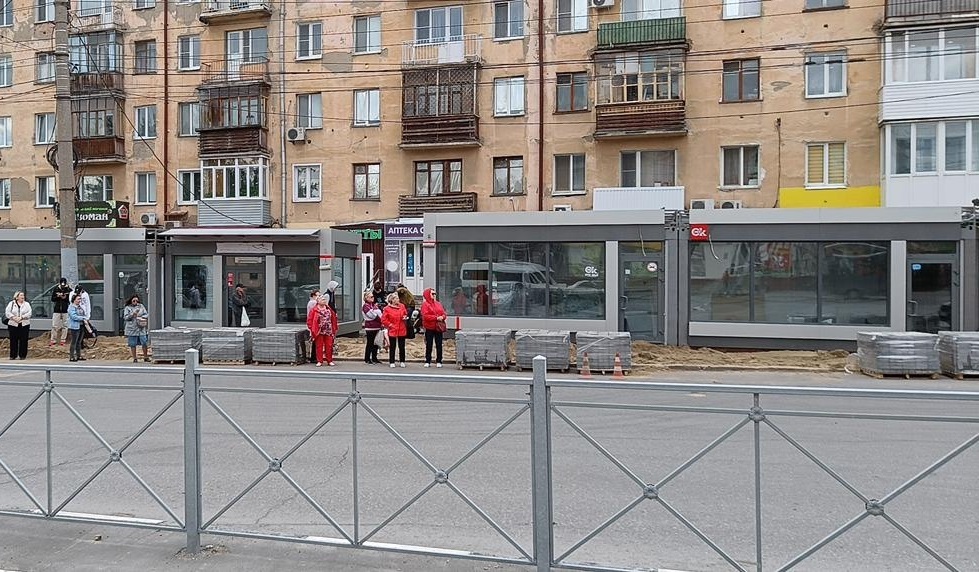 У «Советского исполкома» в Омске поставили теплые остановки #Омск #Общество #Сегодня У «Советского исполкома» в Омске поставили теплые остановки #Омск #Общество #Сегодня