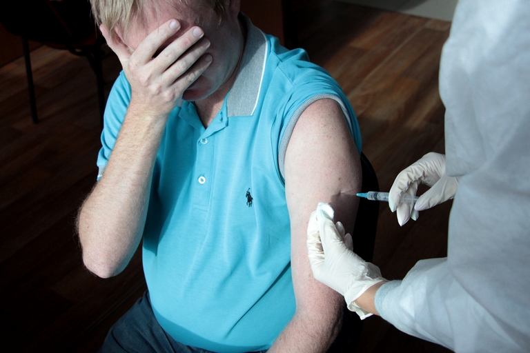Омичам снова советуют вакцинироваться от ковида каждые полгода #Омск #Общество #Сегодня