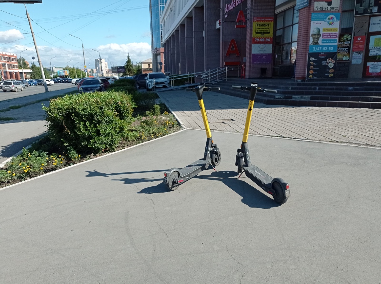 В Омске иномарка сбила ребенка на электросамокате #Новости #Общество #Омск