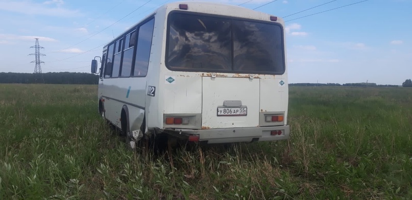 Под Омском легковушка протаранила пассажирский автобус #Омск #Общество #Сегодня