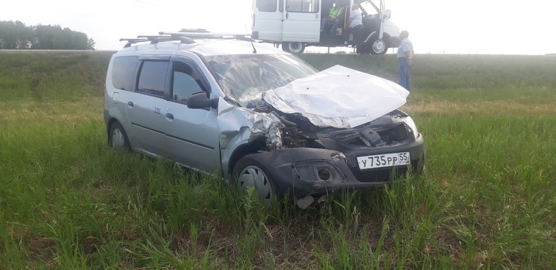 Под Омском легковушка протаранила пассажирский автобус #Омск #Общество #Сегодня