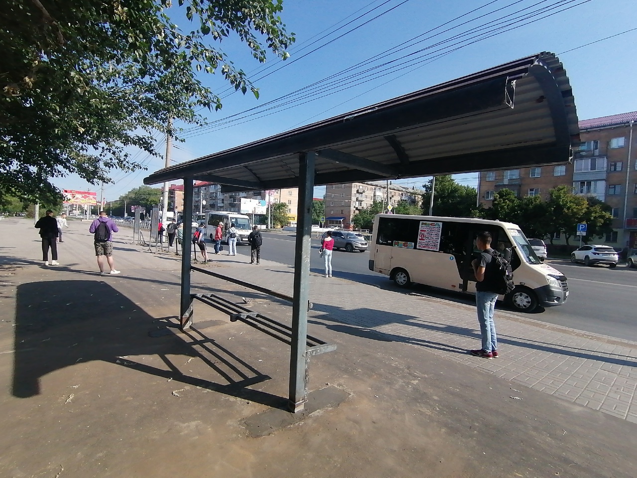 В Омске вместо теплой остановки появился «куриный насест» #Омск #Общество #Сегодня