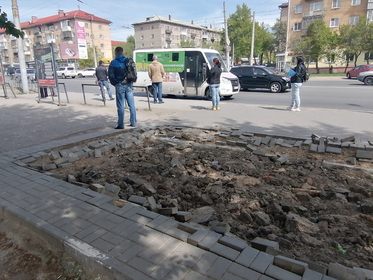 В Омске вместо теплой остановки появился «куриный насест» #Омск #Общество #Сегодня