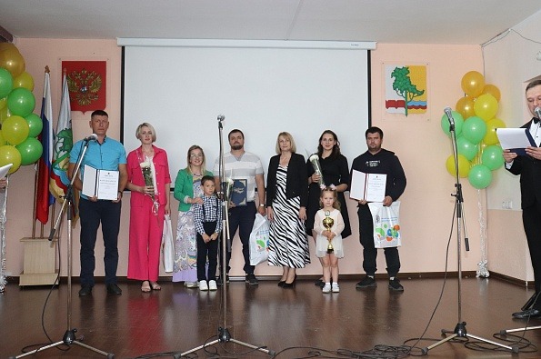 В Омском районе наградили отличившиеся семьи #Новости #Общество #Омск В Омском районе наградили отличившиеся семьи #Новости #Общество #Омск