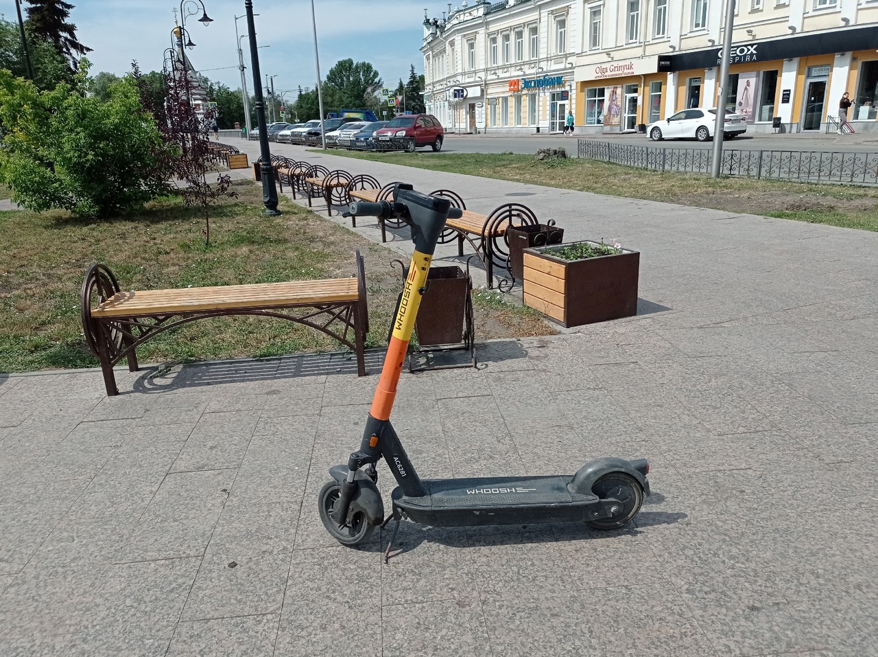 Это все от бескультурья: электросамокатчики в Омске массово сбивают пешеходов #Новости #Общество #Омск