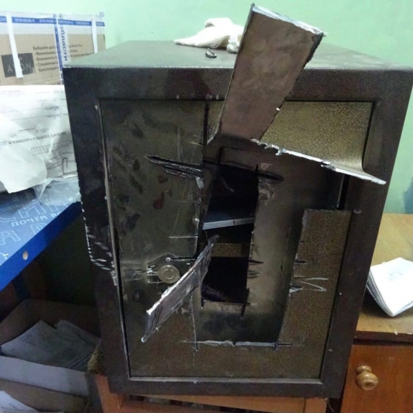 Омич делал ремонт в здании почты и вскрыл сейф #Новости #Общество #Омск