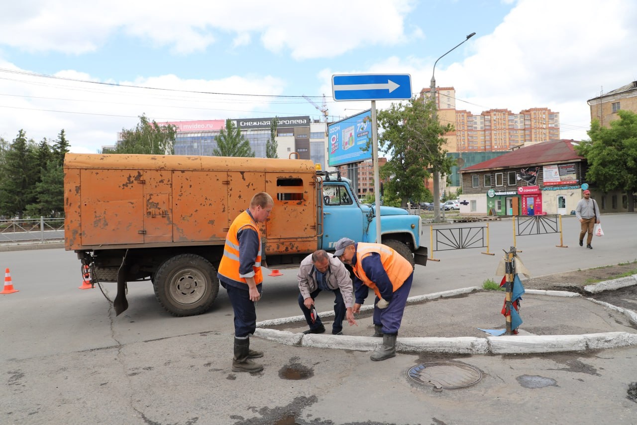 В Омске начали делать посадочные площадки для 10 новых остановок #Новости #Общество #Омск