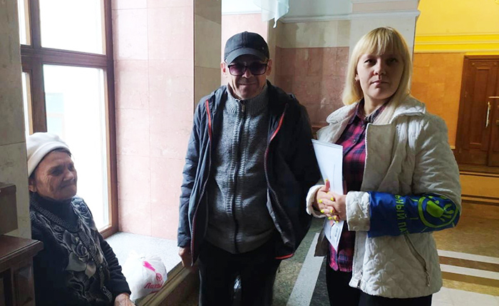 Пожилые красноярцы не могли покинуть Омск из-за отсутствия денег #Новости #Общество #Омск