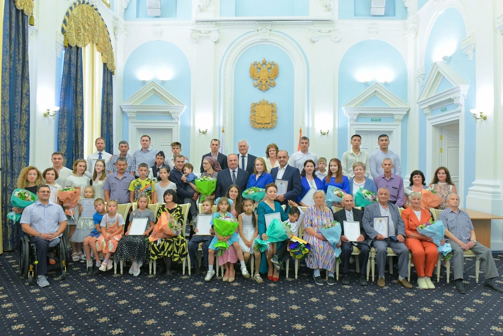 В Омской области наградили лауреатов премии губернатора «Семья года» #Омск #Общество #Сегодня