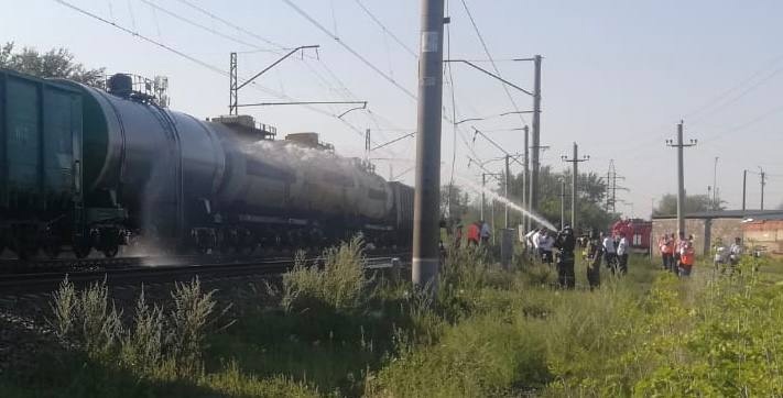 На железной дороге в Омске загорелась цистерна с опасным грузом #Омск #Общество #Сегодня