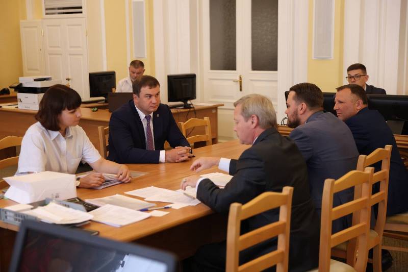 Хоценко первым собрал подписи для участия в выборах губернатора #Омск #Общество #Сегодня