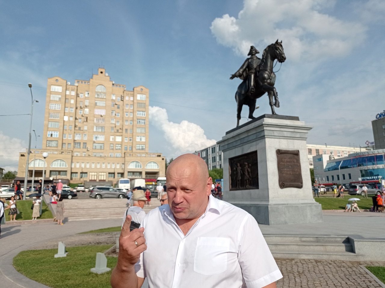 Залпы из пушек и экскурс в историю: в Омске эффектно открыли памятник Бухгольцу #Омск #Общество #Сегодня