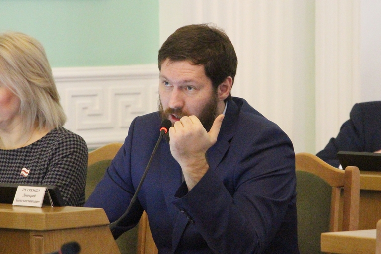 Бывший омский депутат Петренко сбежал во Францию #Омск #Общество #Сегодня