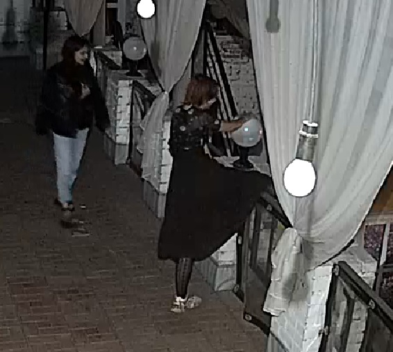В Омске ищут вандалов, укравших светильник с летней веранды в центре города #Омск #Общество #Сегодня