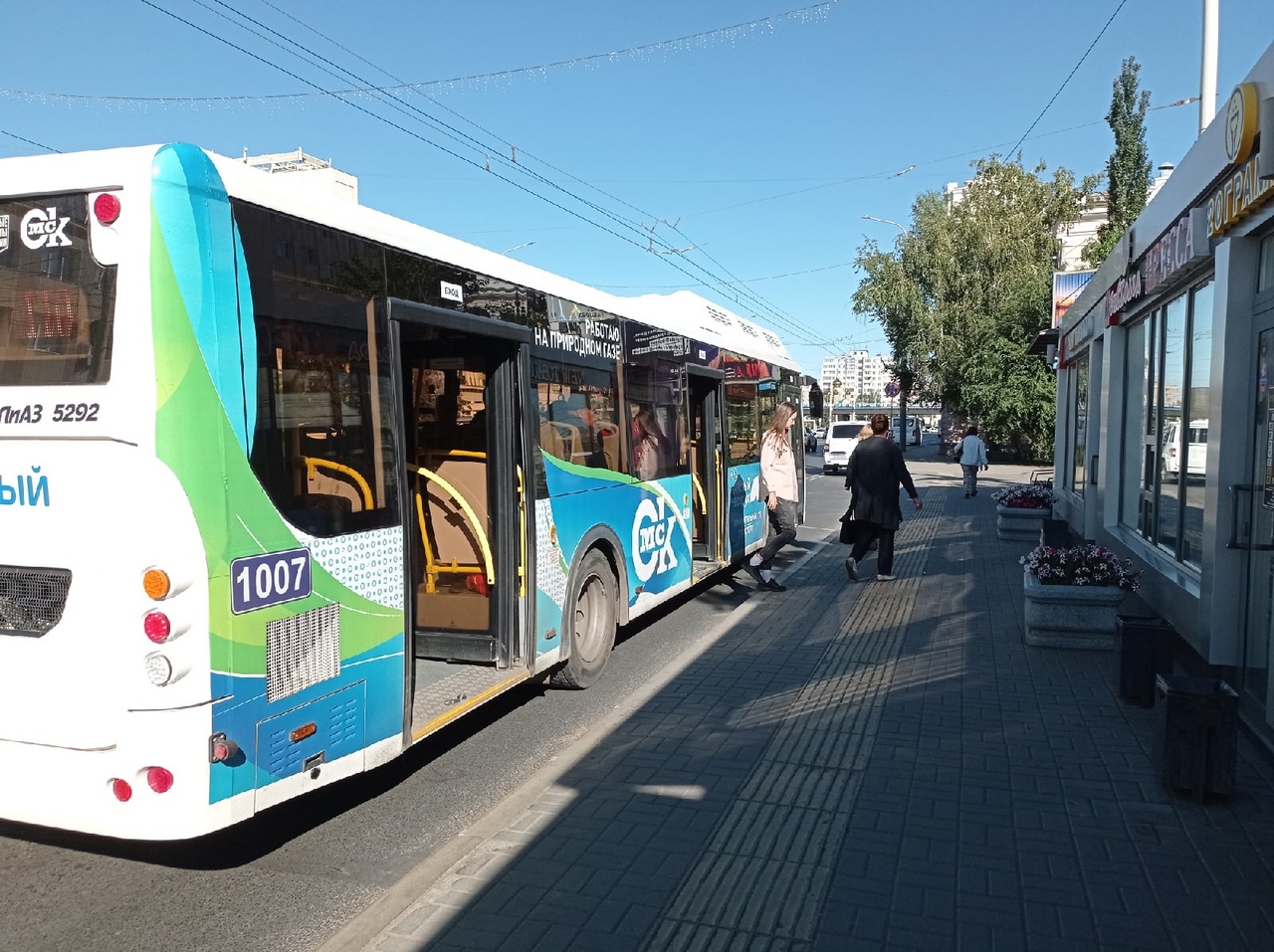 На Левобережье Омска запустили большие автобусы #Омск #Общество #Сегодня