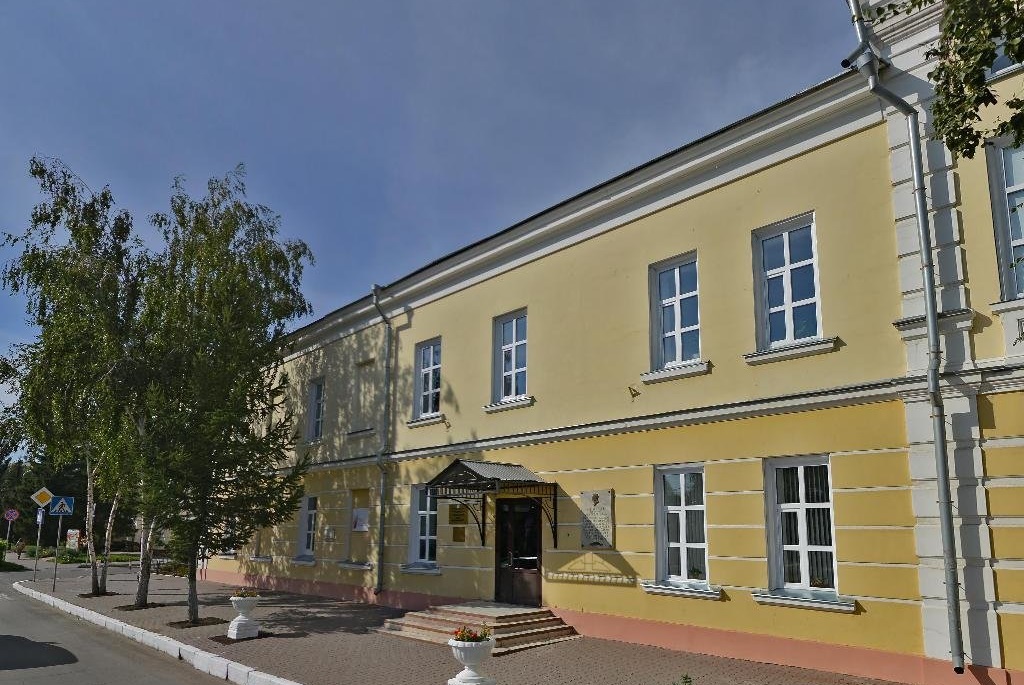 В Омске взяли под охрану карнизы, пилястры и люстры старинного здания #Омск #Общество #Сегодня В Омске взяли под охрану карнизы, пилястры и люстры старинного здания #Омск #Общество #Сегодня