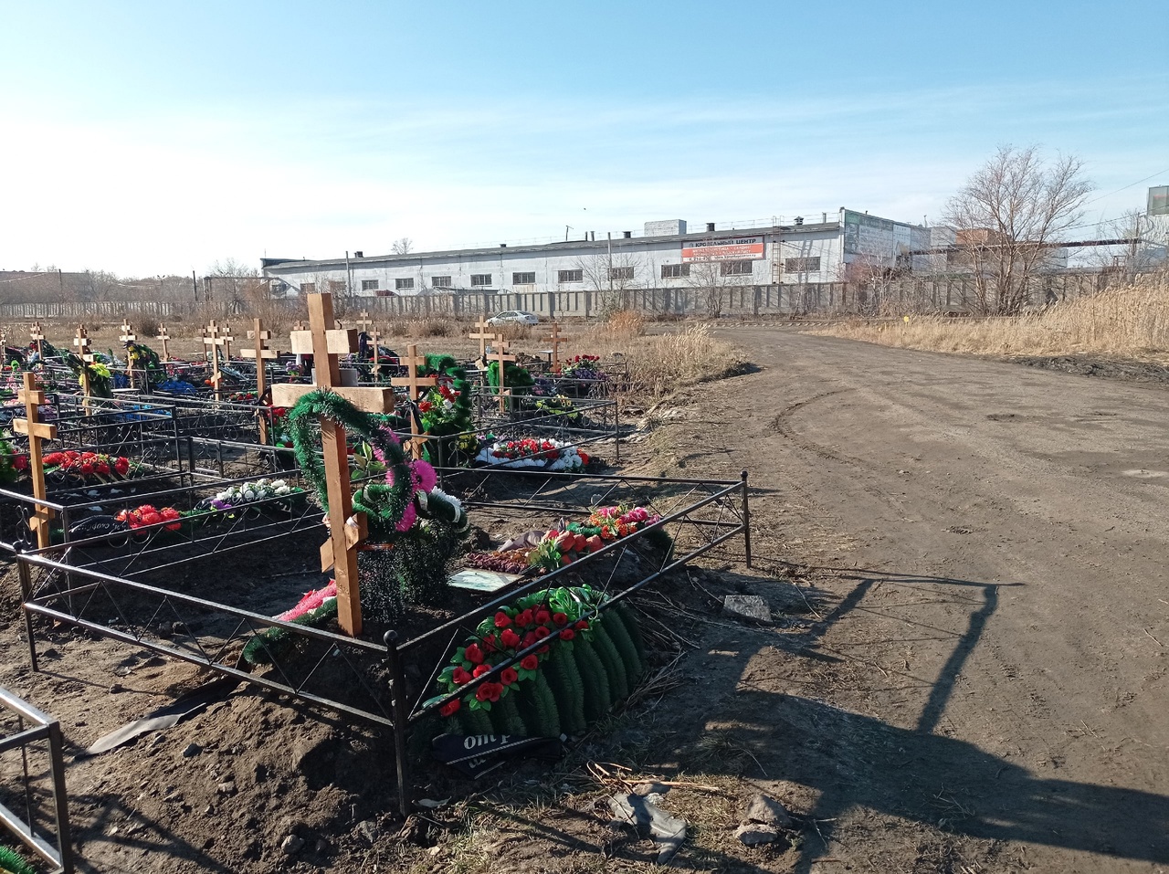 В Омской области вандалы разгромили кладбище #Омск #Общество #Сегодня