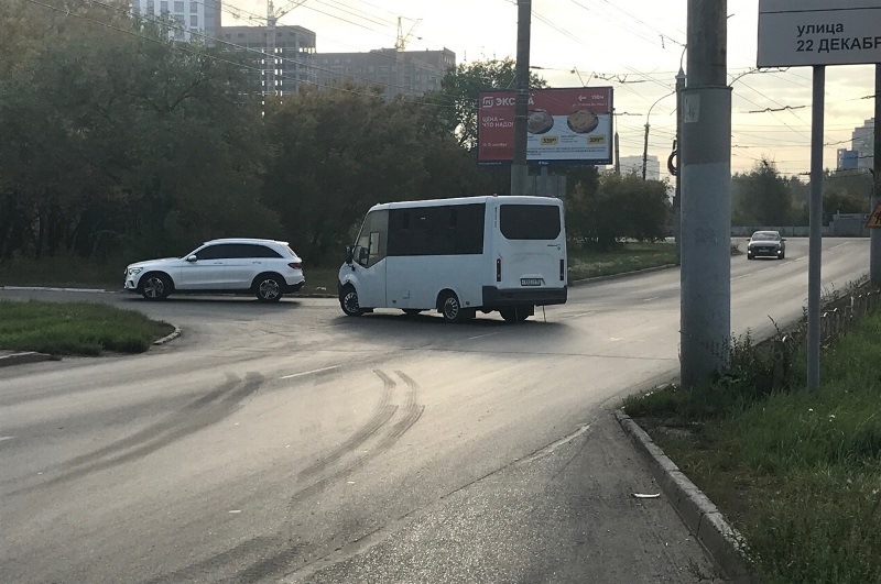 В Омске перекрыли бульвар Архитекторов: как там сейчас ездят #Омск #Общество #Сегодня В Омске перекрыли бульвар Архитекторов: как там сейчас ездят #Омск #Общество #Сегодня