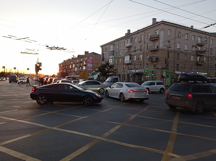 Штраф не помеха: омские водители массово игнорируют «вафельницу» #Омск #Общество #Сегодня Штраф не помеха: омские водители массово игнорируют «вафельницу» #Омск #Общество #Сегодня
