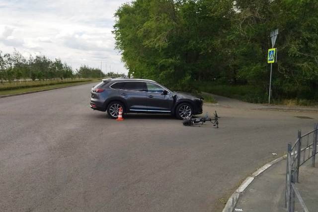 На Левобережье Омска иномарка сбила электросамокатчика #Омск #Общество #Сегодня
