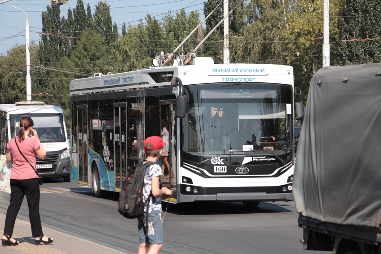 Троллейбус в Омске загнали в депо: кому он так мешает? #Омск #Общество #Сегодня