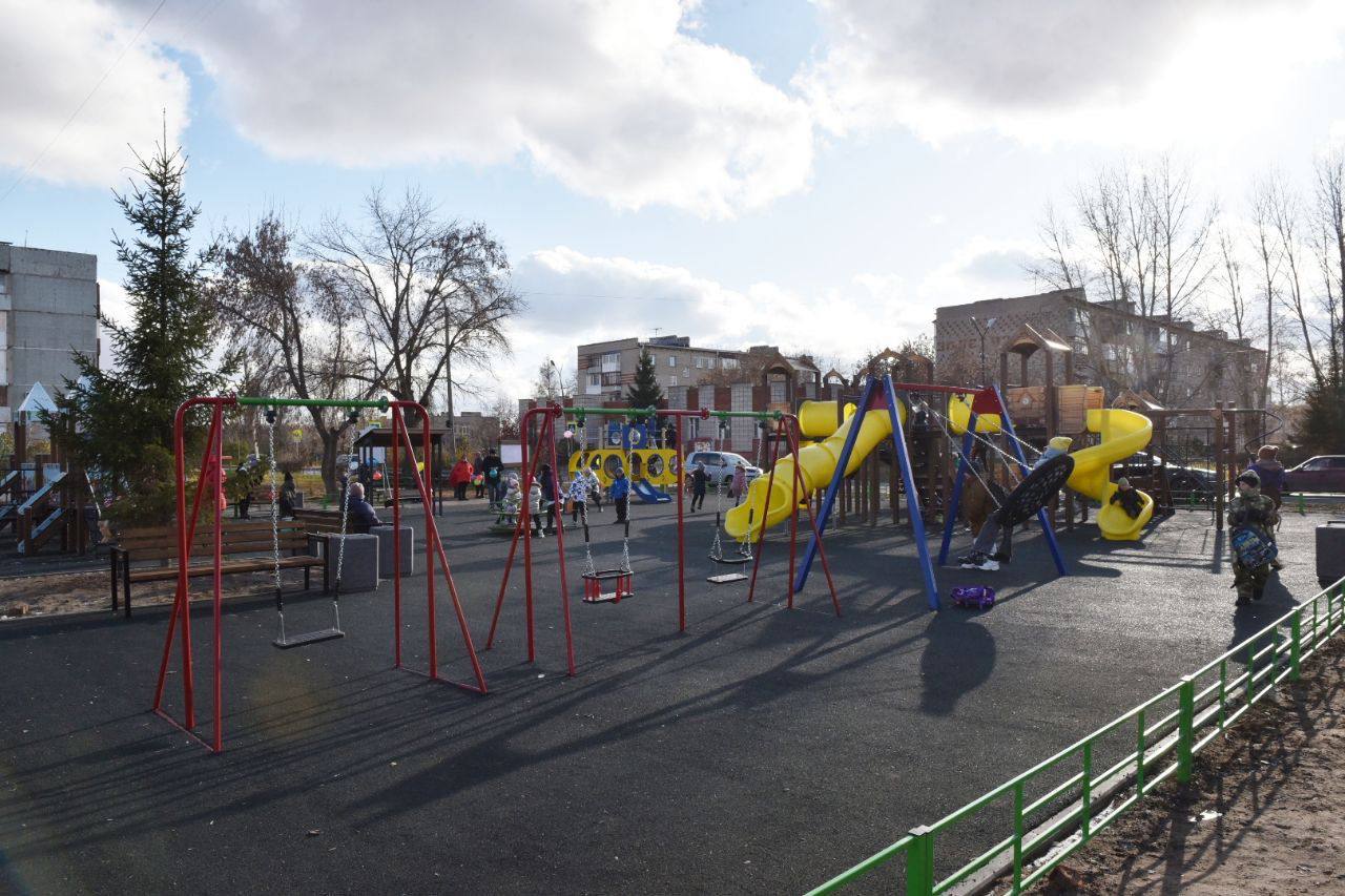 В поселке Светлом открыли новую детскую площадку #Новости #Общество #Омск