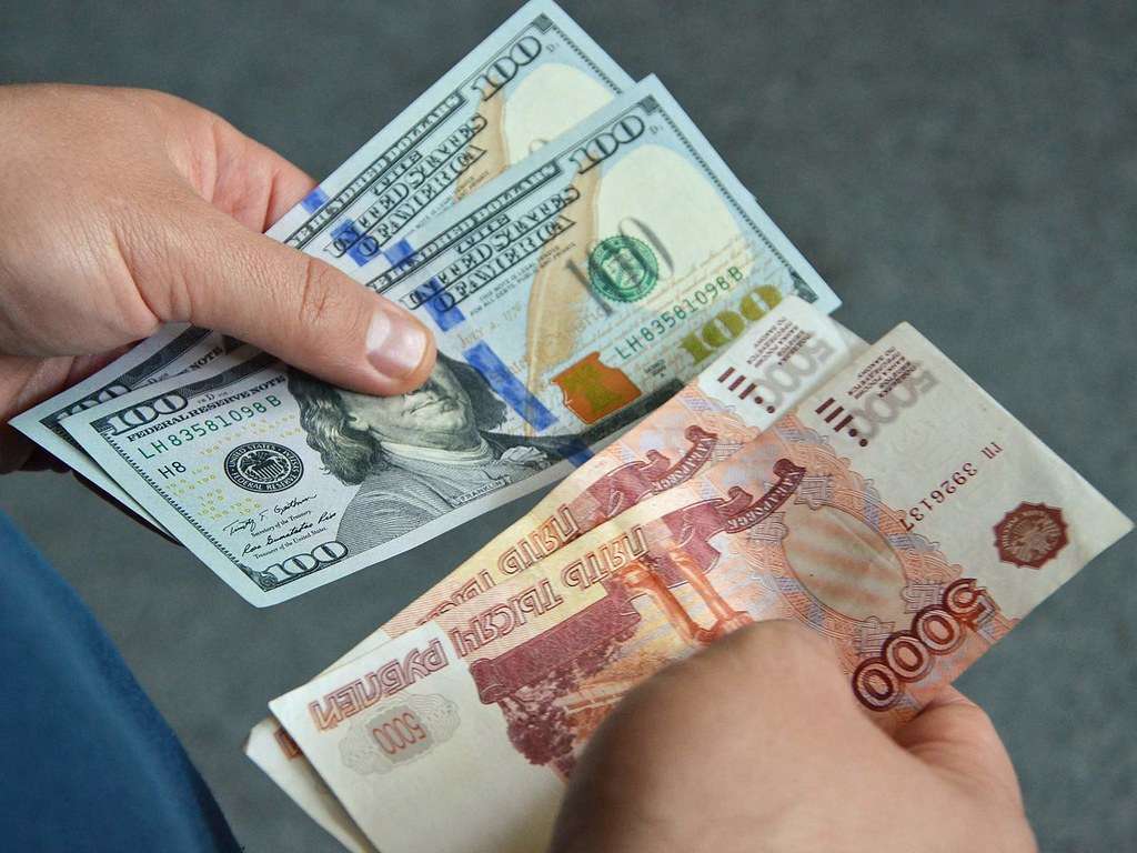 Как омичам сохранить свои деньги: в банках, акциях, «крипте», под матрасом? #Новости #Общество #Омск