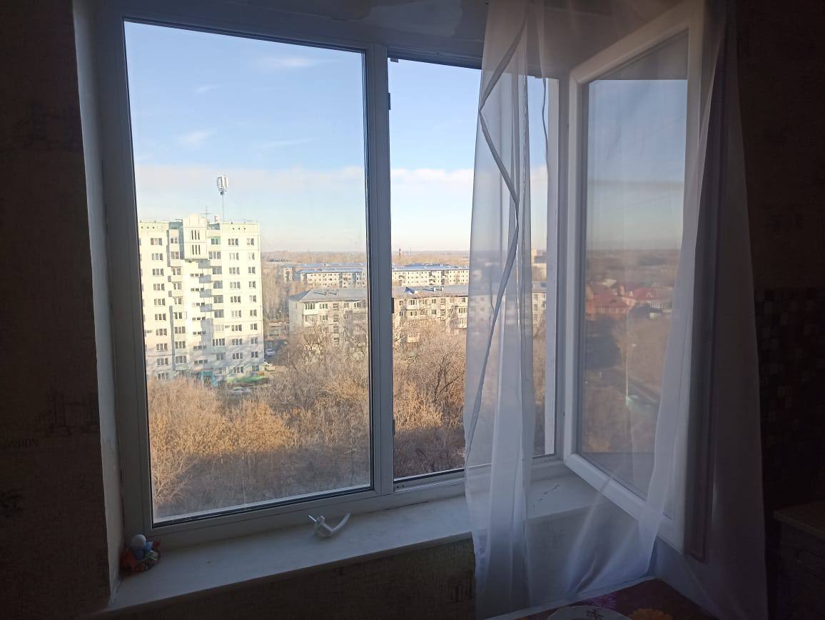 Стали известны подробности ЧП с выпавшим из окна ребенком в Омске #Новости #Общество #Омск