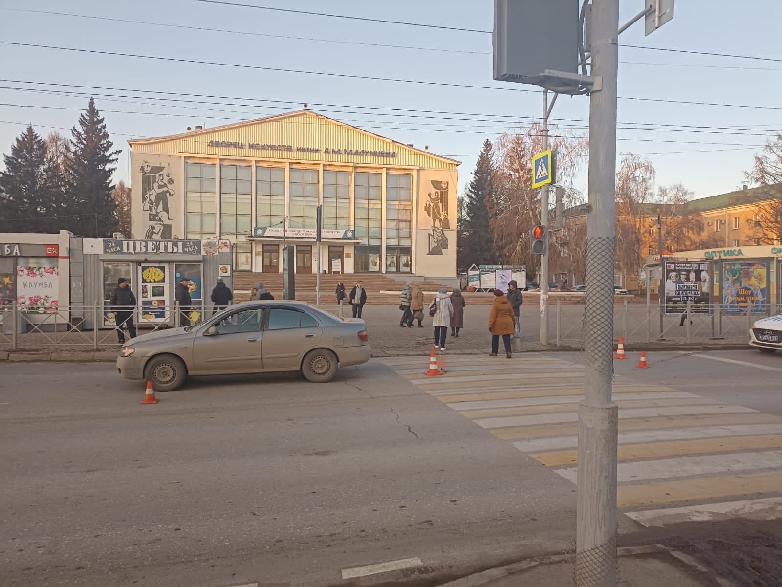 У ДК Малунцева сбили юного пешехода, перебегавшего на красный #Новости #Общество #Омск