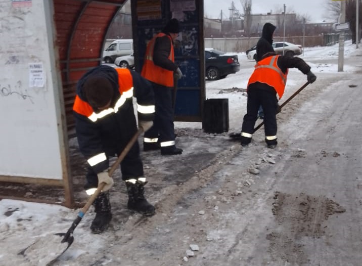 Омские дорожники убирают наледь с тротуаров, дорог и мостов #Омск #Общество #Сегодня Омские дорожники убирают наледь с тротуаров, дорог и мостов #Омск #Общество #Сегодня