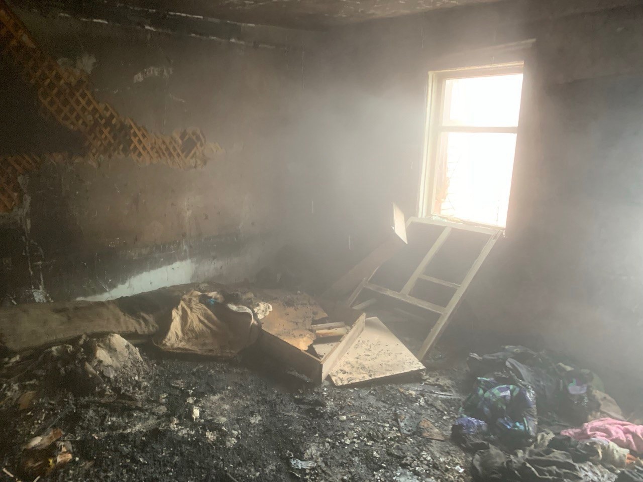 В Омске загорелась квартира, в которой было трое маленьких детей #Омск #Общество #Сегодня