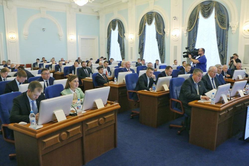 Бюджет Омской области приняли в первом чтении