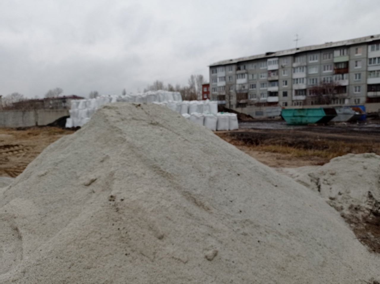 Омские чиновники купят соль за 22,5 миллиона, чтобы рассыпать ее на тротуарах #Омск #Общество #Сегодня