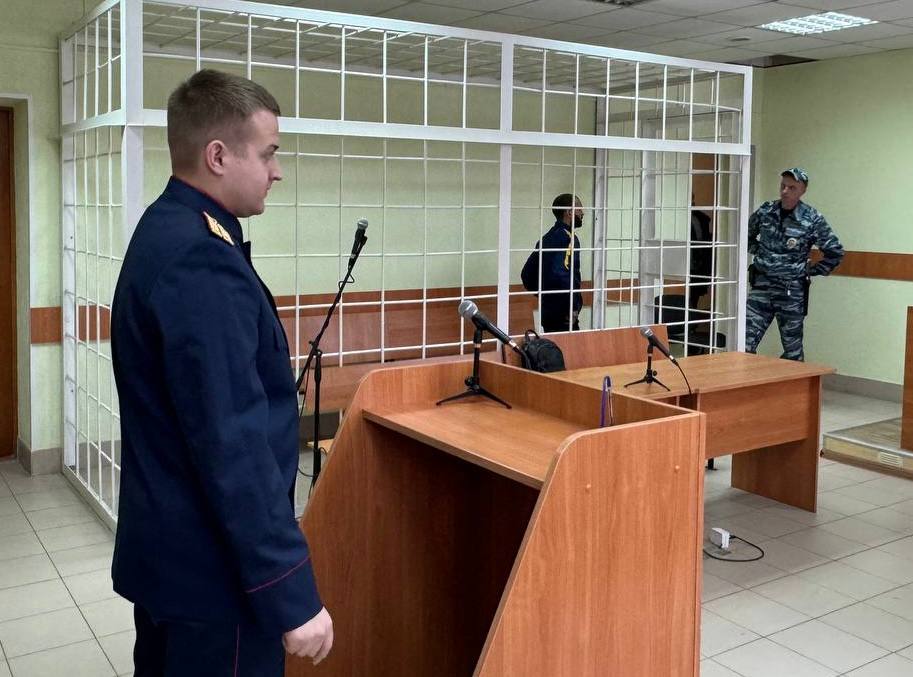 Дебоширов, устроивших погром в омской пиццерии, отправили под домашний арест #Омск #Общество #Сегодня